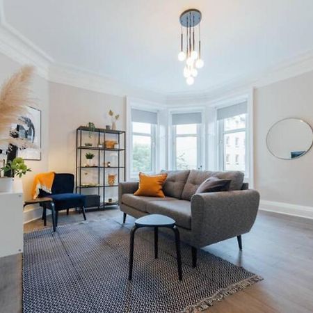 Stylish Stirling Apartment - Free Parking Extérieur photo