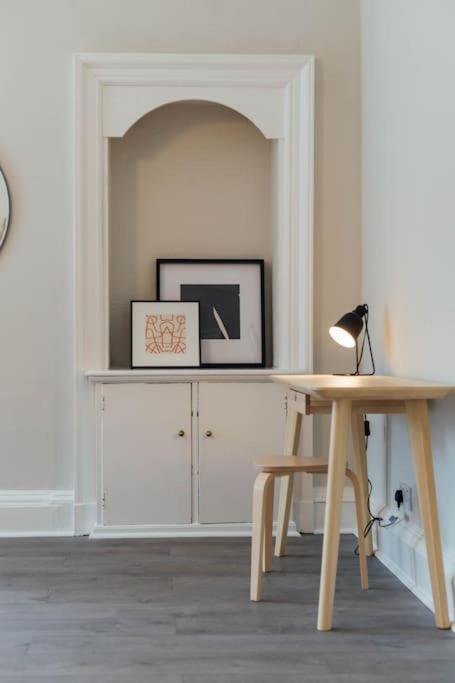 Stylish Stirling Apartment - Free Parking Extérieur photo