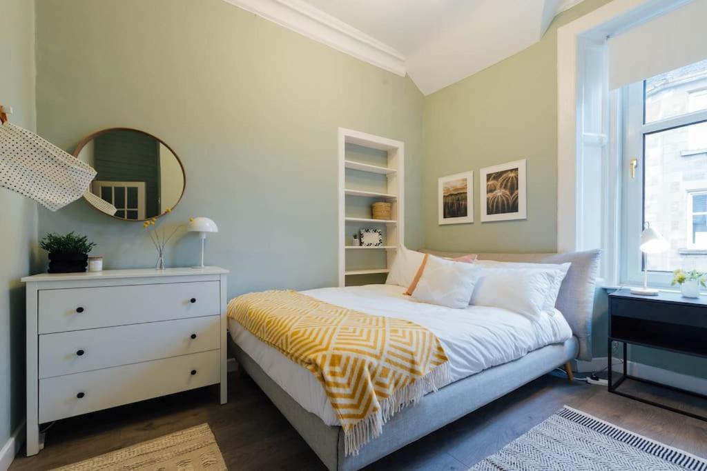Stylish Stirling Apartment - Free Parking Extérieur photo