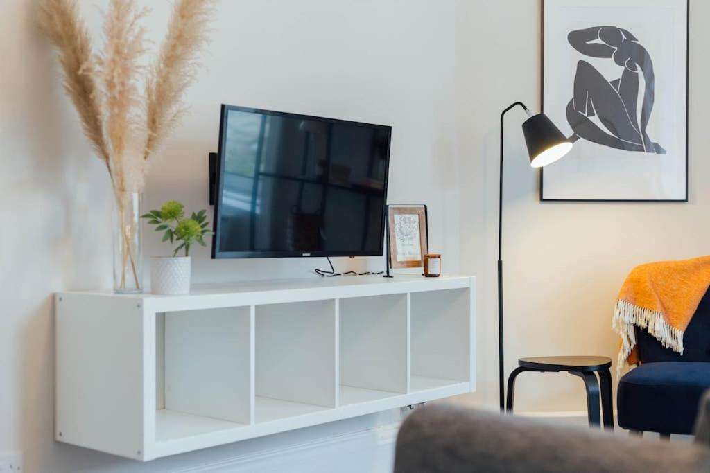 Stylish Stirling Apartment - Free Parking Extérieur photo
