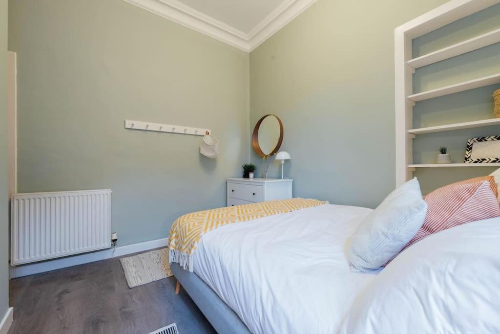 Stylish Stirling Apartment - Free Parking Extérieur photo