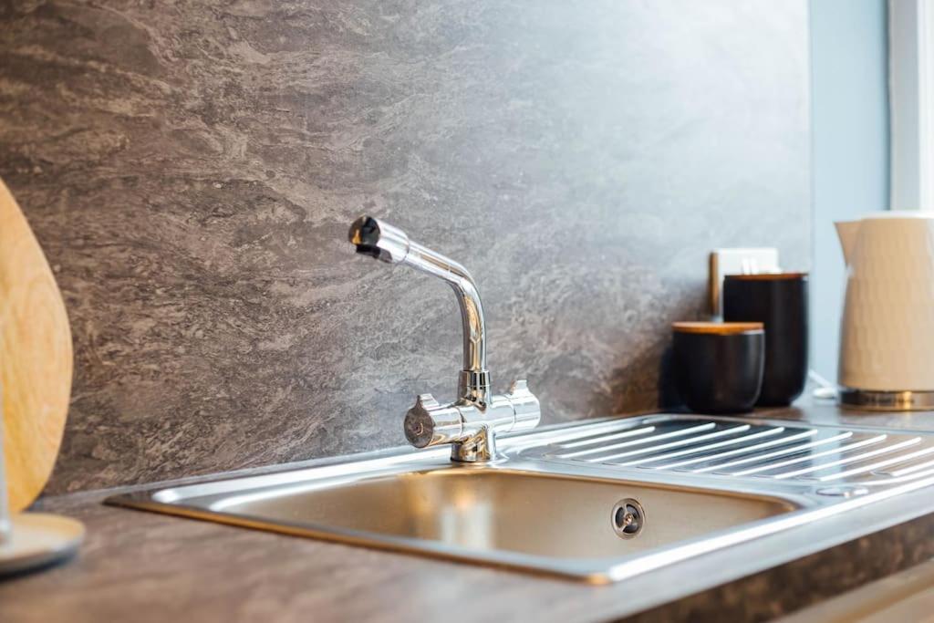 Stylish Stirling Apartment - Free Parking Extérieur photo