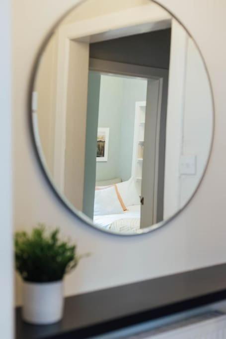 Stylish Stirling Apartment - Free Parking Extérieur photo